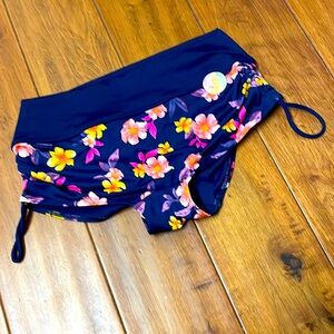 New with tag Pink Victoria’s Secret swimsuit bottom navy blue with floral small
